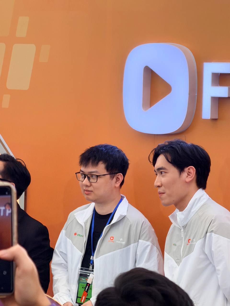 SofM và các đồng đội vô địch giải showmatch Tứ Hùng, Thầy Giáo Ba có meme mới- Ảnh 3.