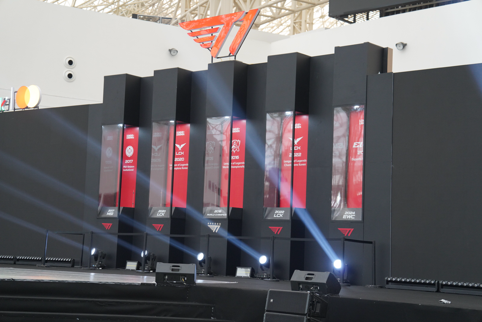 Choáng ngợp sân khấu đại tiệc eSports VPBank Presents T1 in Vietnam: The Promise Fulfilled- Ảnh 3.