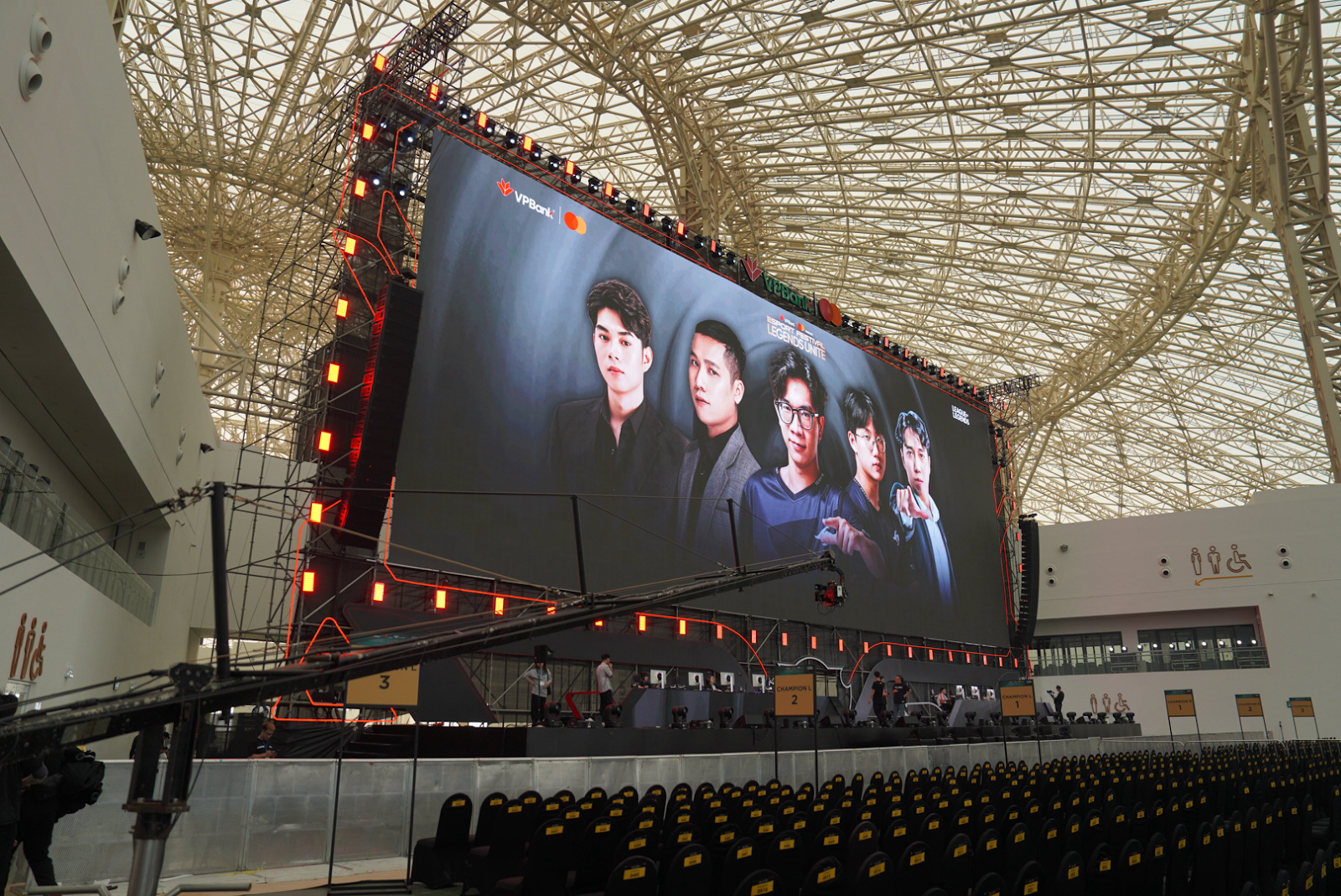 Choáng ngợp sân khấu đại tiệc eSports VPBank Presents T1 in Vietnam: The Promise Fulfilled- Ảnh 6.