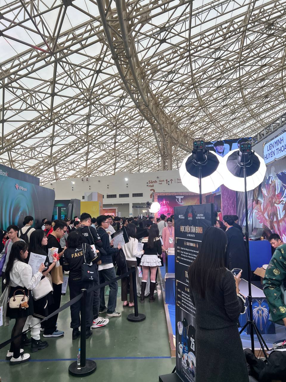 Loạt ảnh tại Main Event sự kiện fanmeeting T1- Ảnh 6.