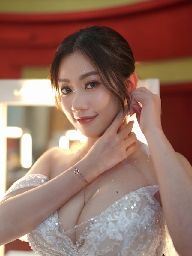 Mỹ nhân gen Z tên Linh trả giá đắt vì mặc phản cảm, hở nửa vòng 1 