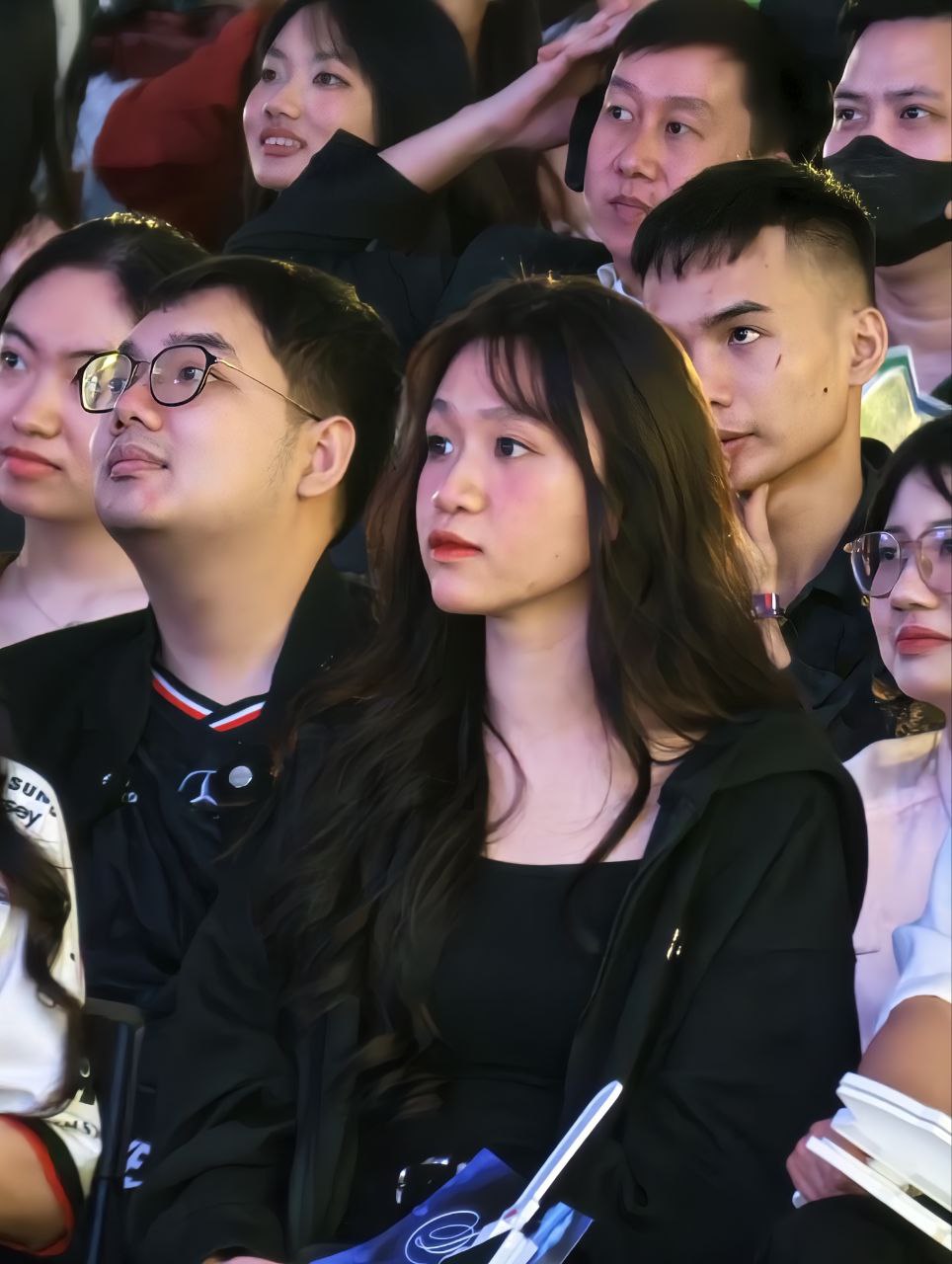 Loạt fan girl khoe sắc, tỏa sáng rực rỡ tại sự kiện fanmeeting T1: The Promise Fulfilled- Ảnh 4. Loạt fan girl khoe sắc, tỏa sáng rực rỡ tại sự kiện fanmeeting T1: The Promise Fulfilled- Ảnh 4.