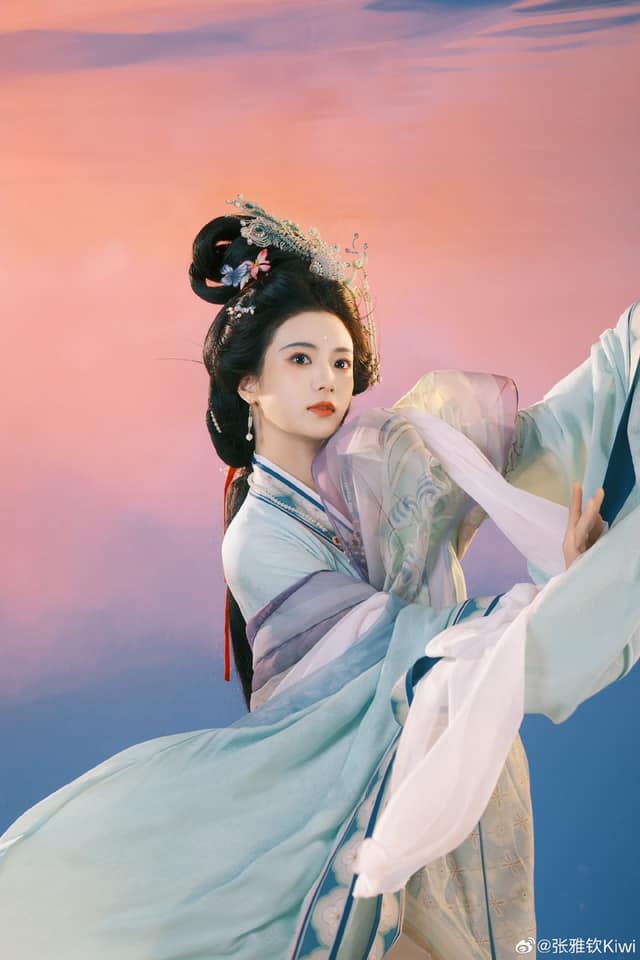 Lần đầu có mỹ nhân “mặt như mâm bạc” lại được khen nức nở: Visual tuyệt tác hội họa, không thể đẹp hơn được nữa- Ảnh 8. Lần đầu có mỹ nhân “mặt như mâm bạc” lại được khen nức nở: Visual tuyệt tác hội họa, không thể đẹp hơn được nữa- Ảnh 8.