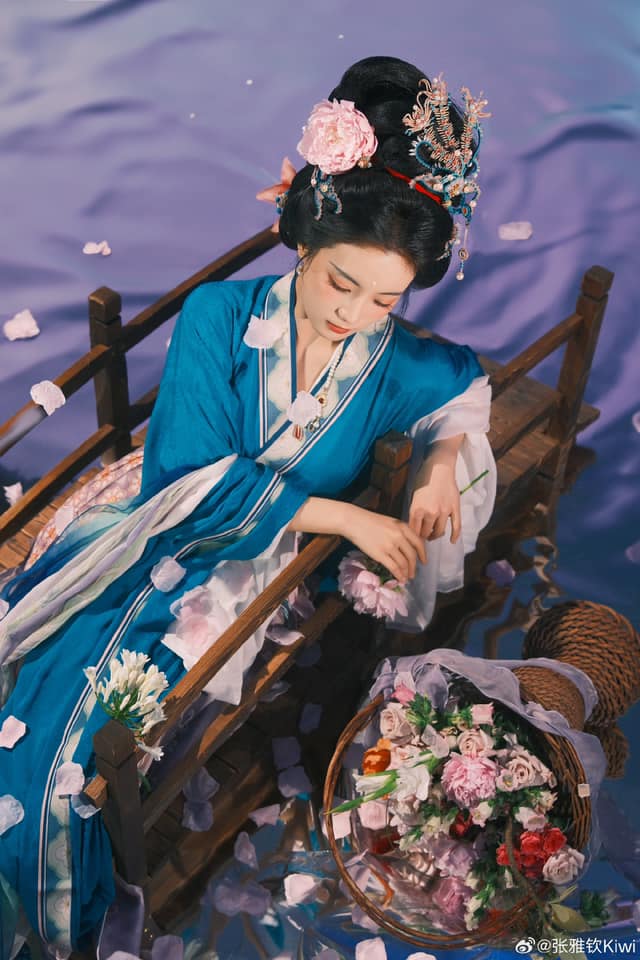 Lần đầu có mỹ nhân “mặt như mâm bạc” lại được khen nức nở: Visual tuyệt tác hội họa, không thể đẹp hơn được nữa- Ảnh 12. Lần đầu có mỹ nhân “mặt như mâm bạc” lại được khen nức nở: Visual tuyệt tác hội họa, không thể đẹp hơn được nữa- Ảnh 12.