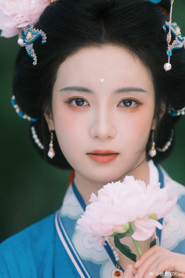 Lần đầu có mỹ nhân “mặt như mâm bạc” lại được khen nức nở: Visual tuyệt tác hội họa, không thể đẹp hơn được nữa- Ảnh 10. Lần đầu có mỹ nhân “mặt như mâm bạc” lại được khen nức nở: Visual tuyệt tác hội họa, không thể đẹp hơn được nữa- Ảnh 10.