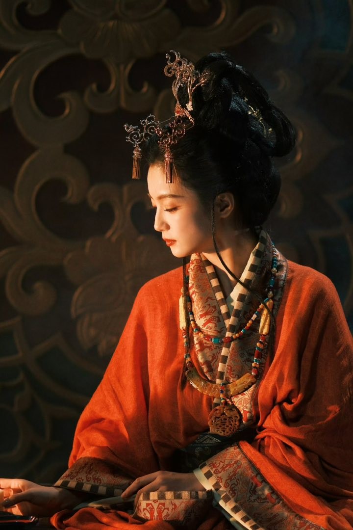 Lần đầu có mỹ nhân “mặt như mâm bạc” lại được khen nức nở: Visual tuyệt tác hội họa, không thể đẹp hơn được nữa- Ảnh 2. Lần đầu có mỹ nhân “mặt như mâm bạc” lại được khen nức nở: Visual tuyệt tác hội họa, không thể đẹp hơn được nữa- Ảnh 2.