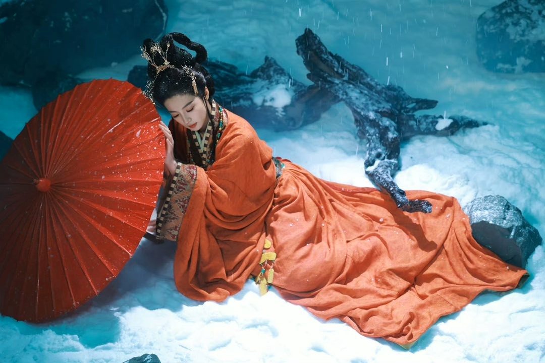 Lần đầu có mỹ nhân “mặt như mâm bạc” lại được khen nức nở: Visual tuyệt tác hội họa, không thể đẹp hơn được nữa- Ảnh 4. Lần đầu có mỹ nhân “mặt như mâm bạc” lại được khen nức nở: Visual tuyệt tác hội họa, không thể đẹp hơn được nữa- Ảnh 4.