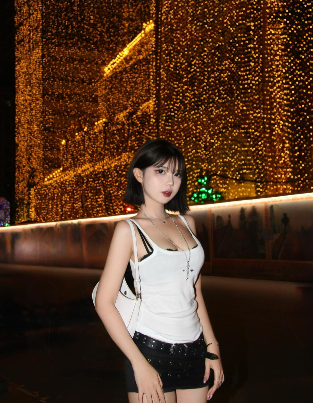 photo-1766716271966 photo-1766716271966