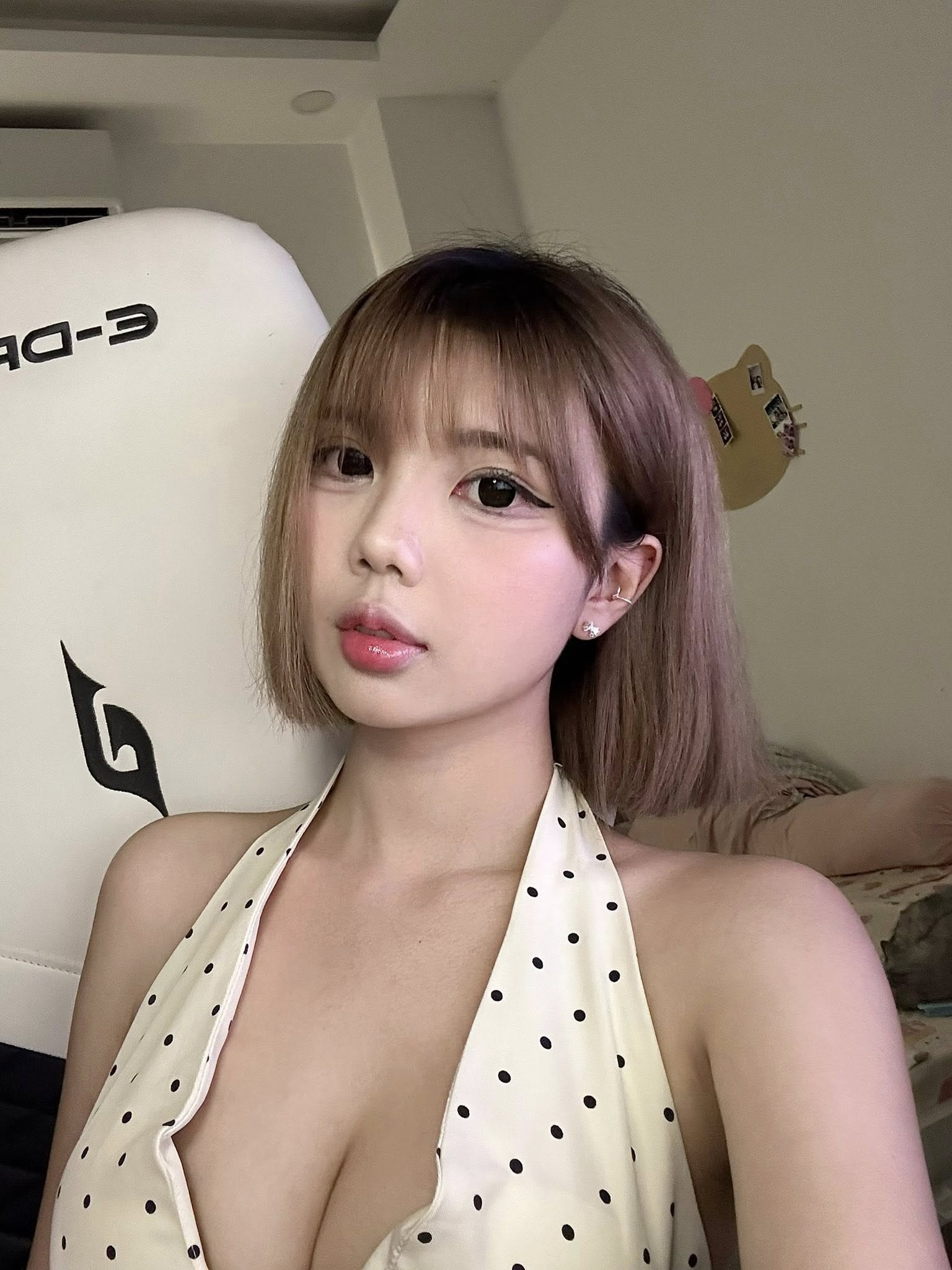 photo-1766716423683 photo-1766716423683