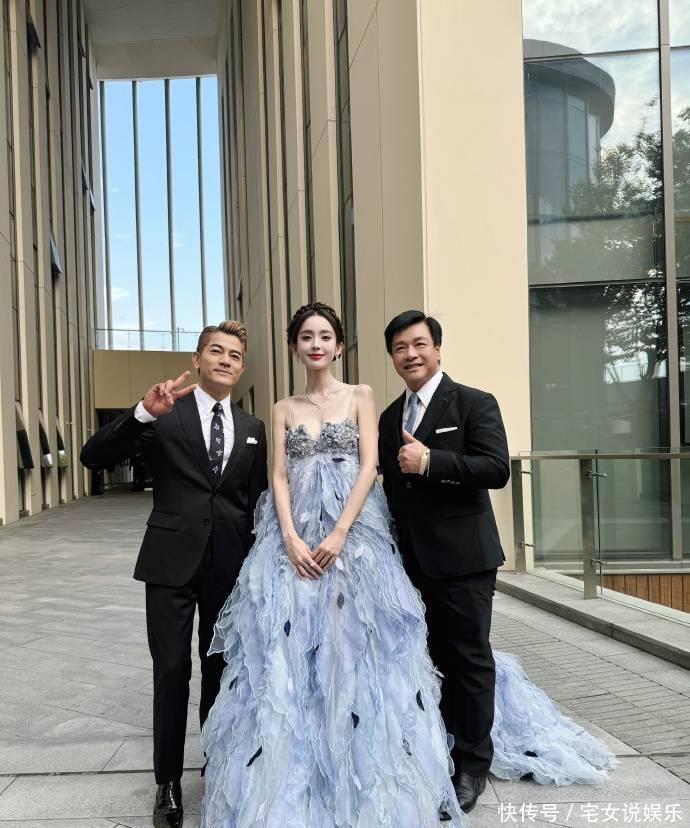 8 triệu người tìm xem mỹ nhân đẹp nhất Tân Cương được Thiên vương đình đám xin chụp ảnh cùng- Ảnh 1. 8 triệu người tìm xem mỹ nhân đẹp nhất Tân Cương được Thiên vương đình đám xin chụp ảnh cùng- Ảnh 1.