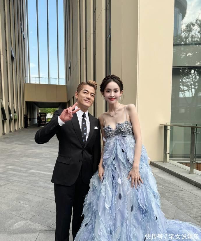 8 triệu người tìm xem mỹ nhân đẹp nhất Tân Cương được Thiên vương đình đám xin chụp ảnh cùng- Ảnh 2. 8 triệu người tìm xem mỹ nhân đẹp nhất Tân Cương được Thiên vương đình đám xin chụp ảnh cùng- Ảnh 2.