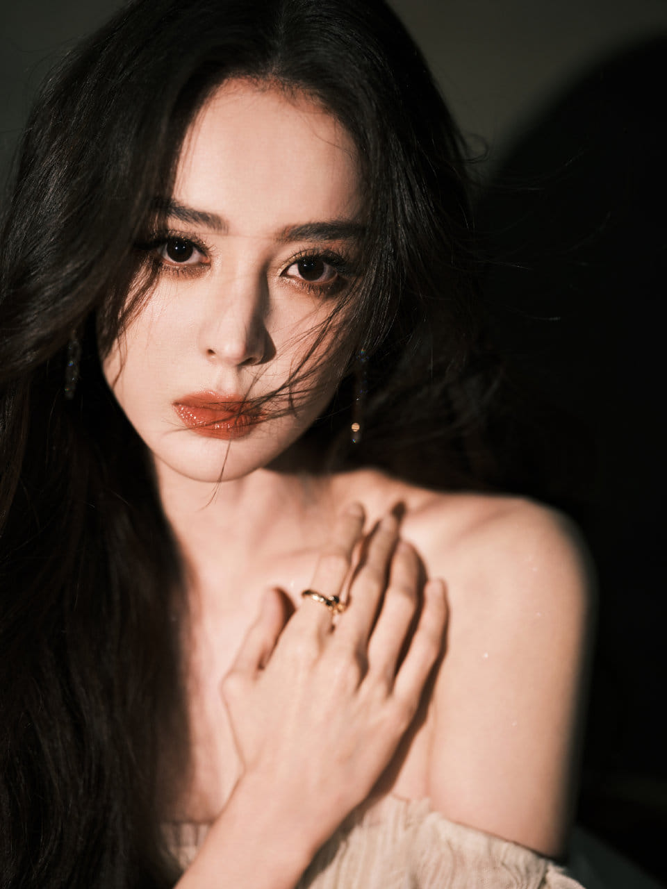 8 triệu người tìm xem mỹ nhân đẹp nhất Tân Cương được Thiên vương đình đám xin chụp ảnh cùng- Ảnh 5. 8 triệu người tìm xem mỹ nhân đẹp nhất Tân Cương được Thiên vương đình đám xin chụp ảnh cùng- Ảnh 5.