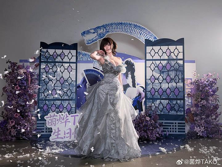 Coser “tier S” Trung Quốc tổ chức sinh nhật như đại minh tinh: Đón khách từ sáng nhưng ký tặng đến tận 12h đêm- Ảnh 5. Coser “tier S” Trung Quốc tổ chức sinh nhật như đại minh tinh: Đón khách từ sáng nhưng ký tặng đến tận 12h đêm- Ảnh 5.
