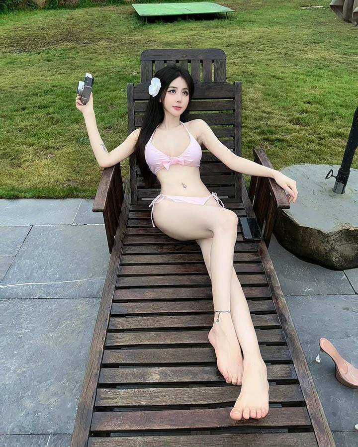 Vào “vibe” công chúa nữ tính, cô nàng vẫn khoe dáng “đồng hồ cát” cực chuẩn- Ảnh 13. Vào “vibe” công chúa nữ tính, cô nàng vẫn khoe dáng “đồng hồ cát” cực chuẩn- Ảnh 13.