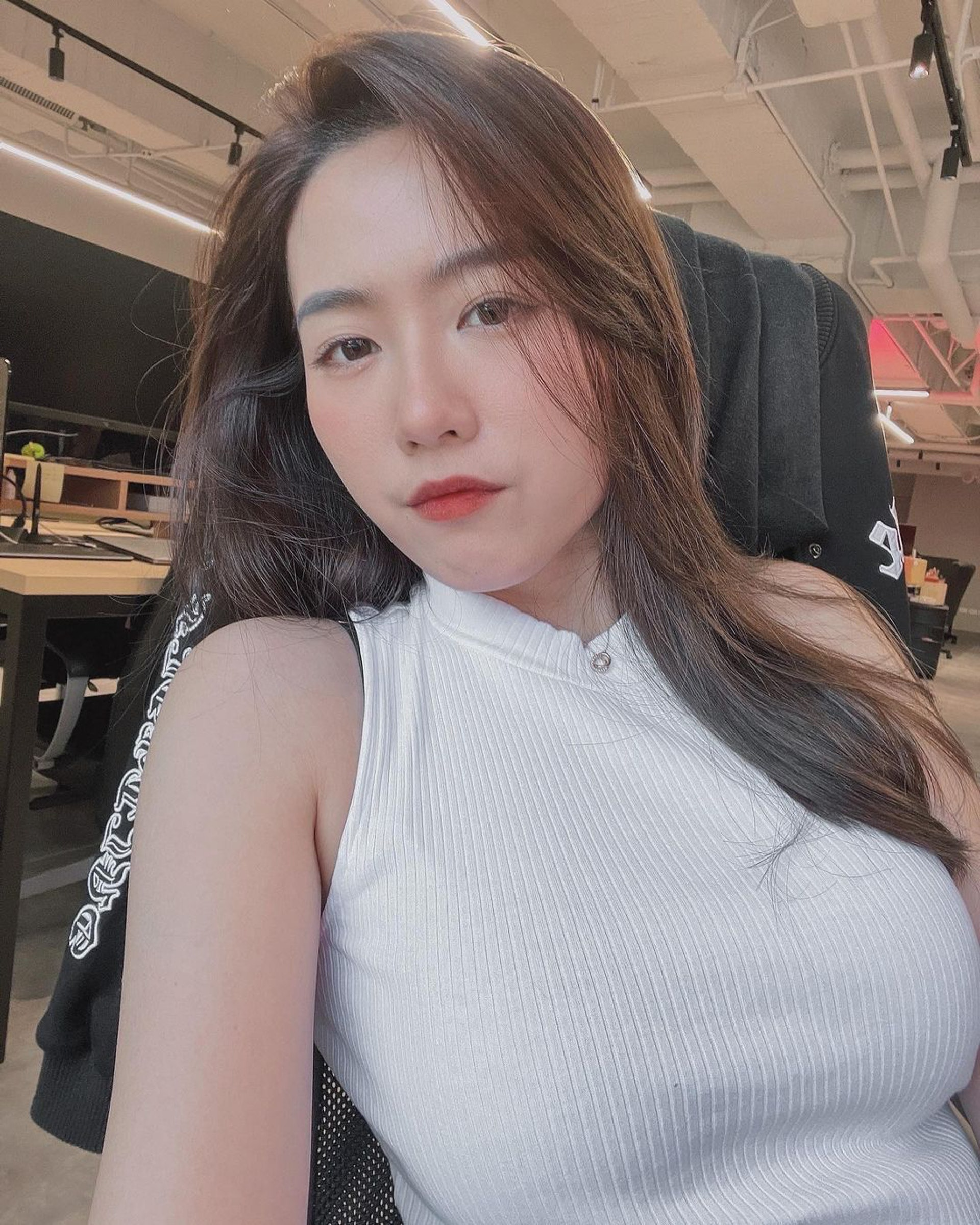 photo-1764567941827 photo-1764567941827