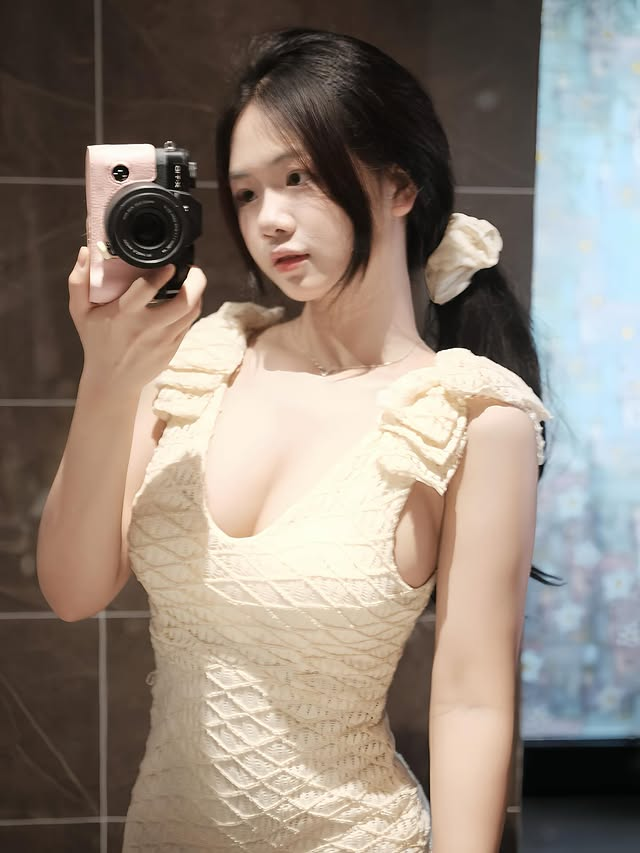 photo-1764956729836 photo-1764956729836