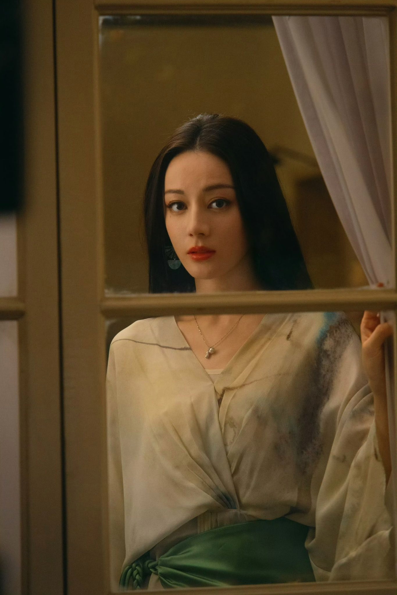 Nhìn cặp lông mày của Địch Lệ Nhiệt Ba mà thấy xấu hổ vô cùng- Ảnh 6.