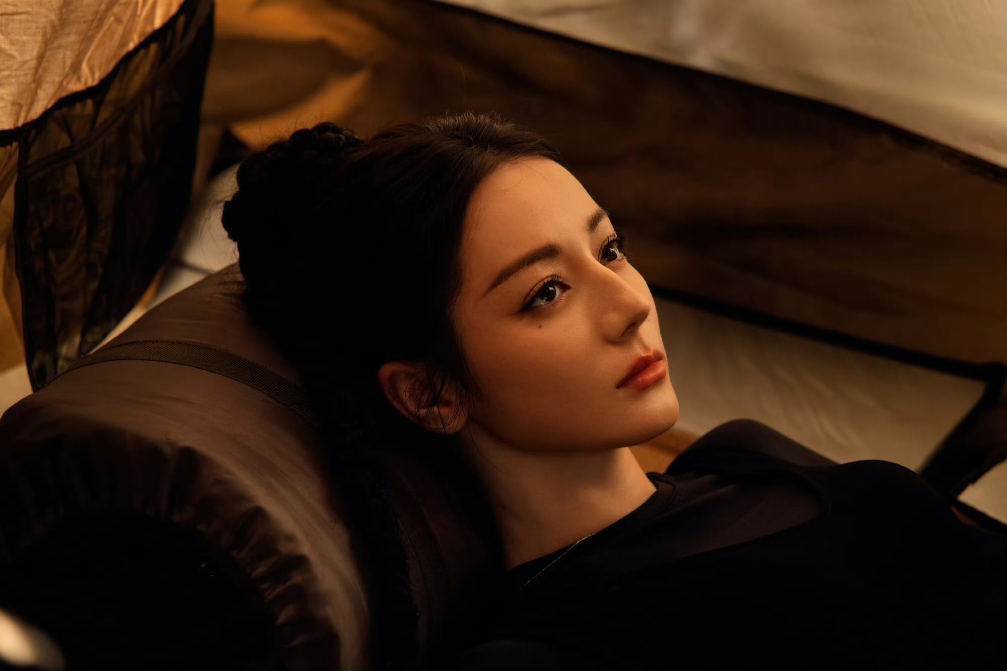 Nhìn cặp lông mày của Địch Lệ Nhiệt Ba mà thấy xấu hổ vô cùng- Ảnh 4.