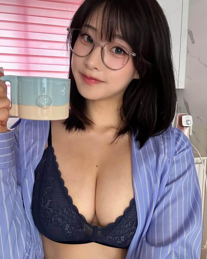 Hot girl trong game hẹn hò khoe dáng bốc lửa khiến nhiều fan sốt ruột đợi ngày ra mắt- Ảnh 7. Hot girl trong game hẹn hò khoe dáng bốc lửa khiến nhiều fan sốt ruột đợi ngày ra mắt- Ảnh 7.