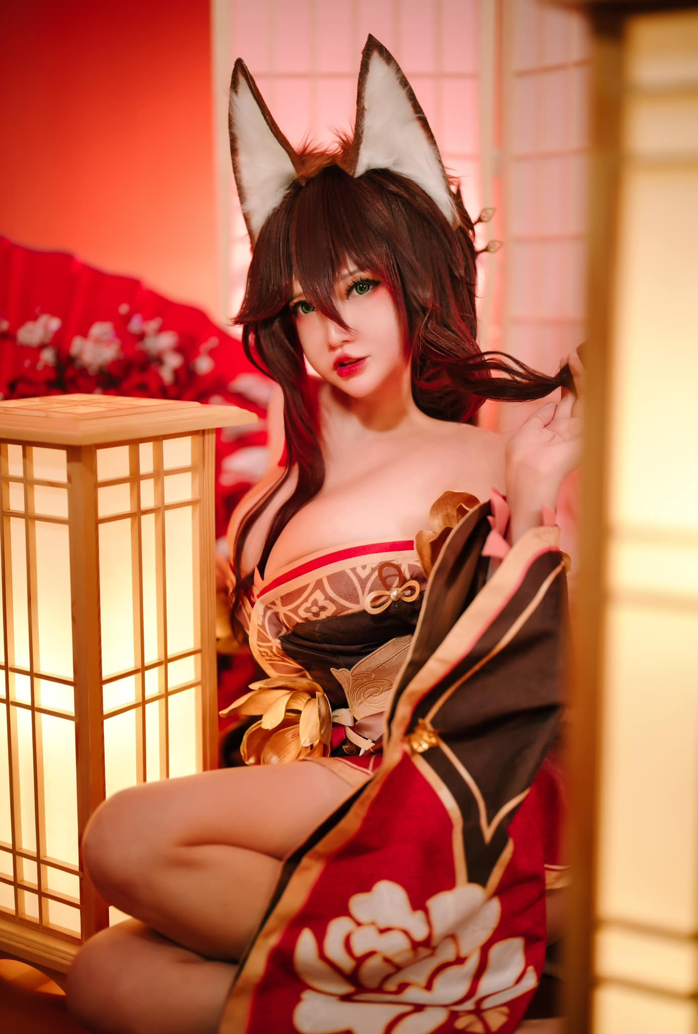 Cosplay nóng bỏng khiến fan “ngắm một tiếng không rời mắt”- Ảnh 3.