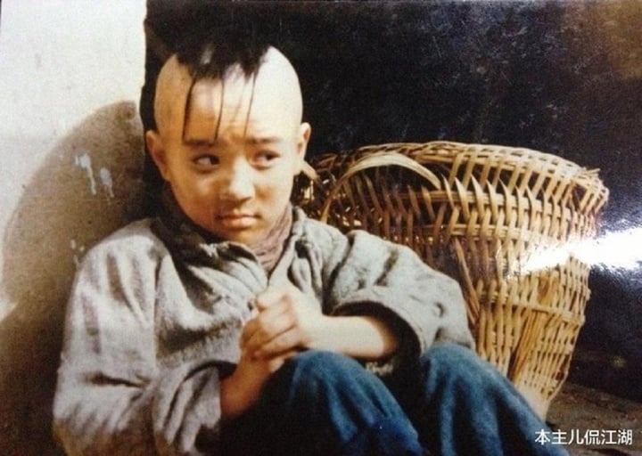 Sao nhí đóng Tam Mao: Thần đồng diễn xuất tàn lụi, bán bánh bao mưu sinh- Ảnh 2. Sao nhí đóng Tam Mao: Thần đồng diễn xuất tàn lụi, bán bánh bao mưu sinh- Ảnh 2.
