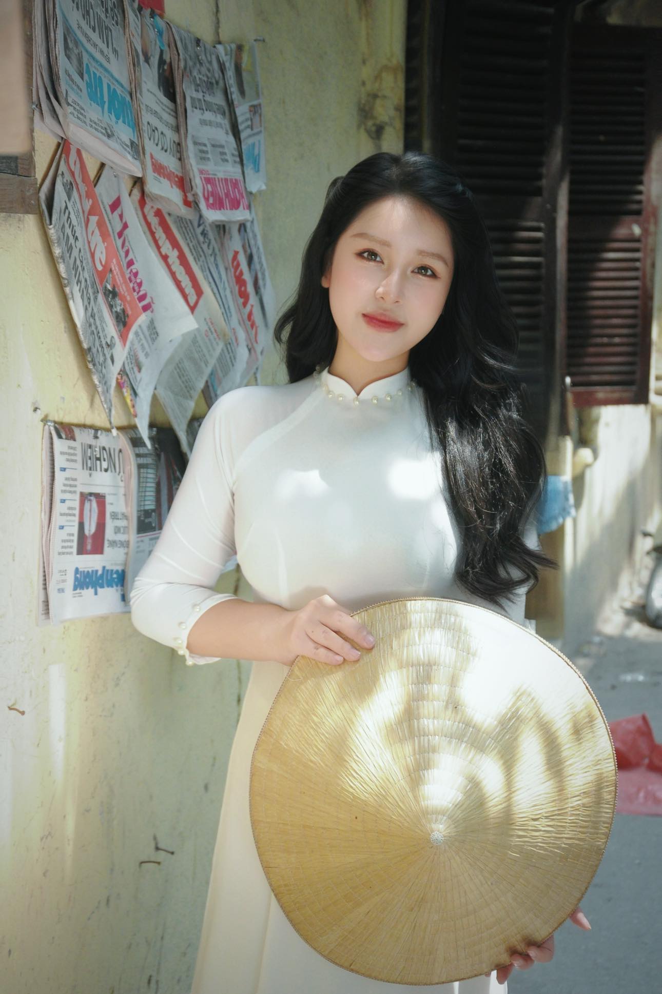 Cô giáo hot girl rạng rỡ trong tà áo dài mừng Đại lễ 30/4- Ảnh 4. Cô giáo hot girl rạng rỡ trong tà áo dài mừng Đại lễ 30/4- Ảnh 4.