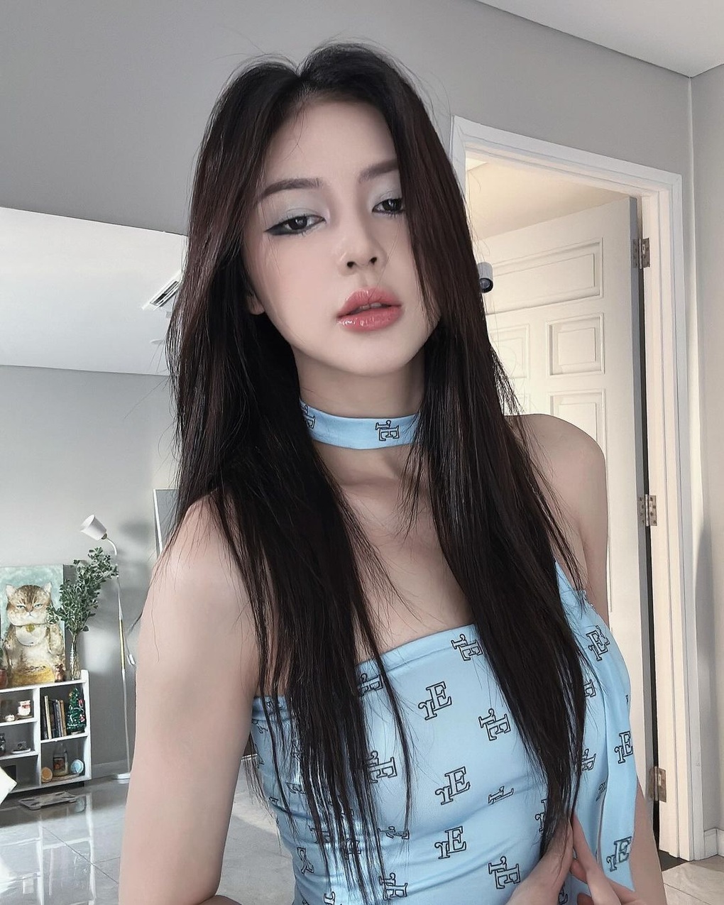 Chỉ một khoảnh khắc khoe đôi chân Chỉ một khoảnh khắc khoe đôi chân