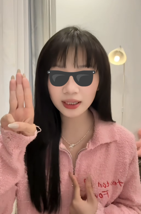 Nữ trợ lý dính drama trong lùm xùm của sếp V Nữ trợ lý dính drama trong lùm xùm của sếp V