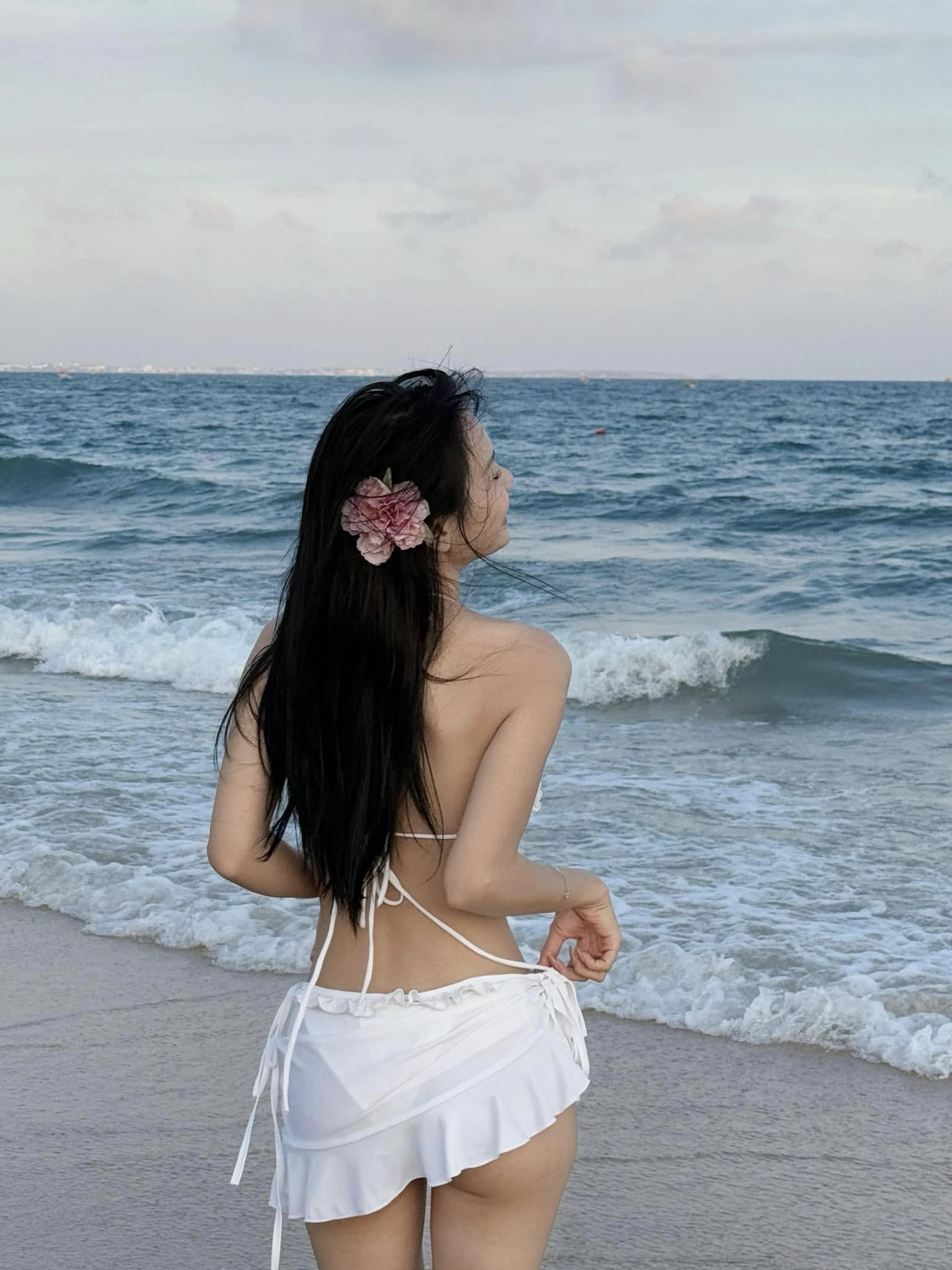 Nữ trợ lý dính drama trong lùm xùm của sếp V Nữ trợ lý dính drama trong lùm xùm của sếp V