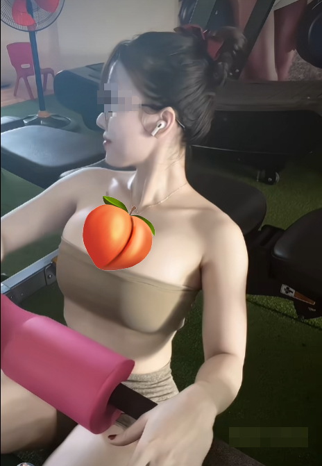 Làn sóng tranh cãi: Hot girl phòng gym Làn sóng tranh cãi: Hot girl phòng gym
