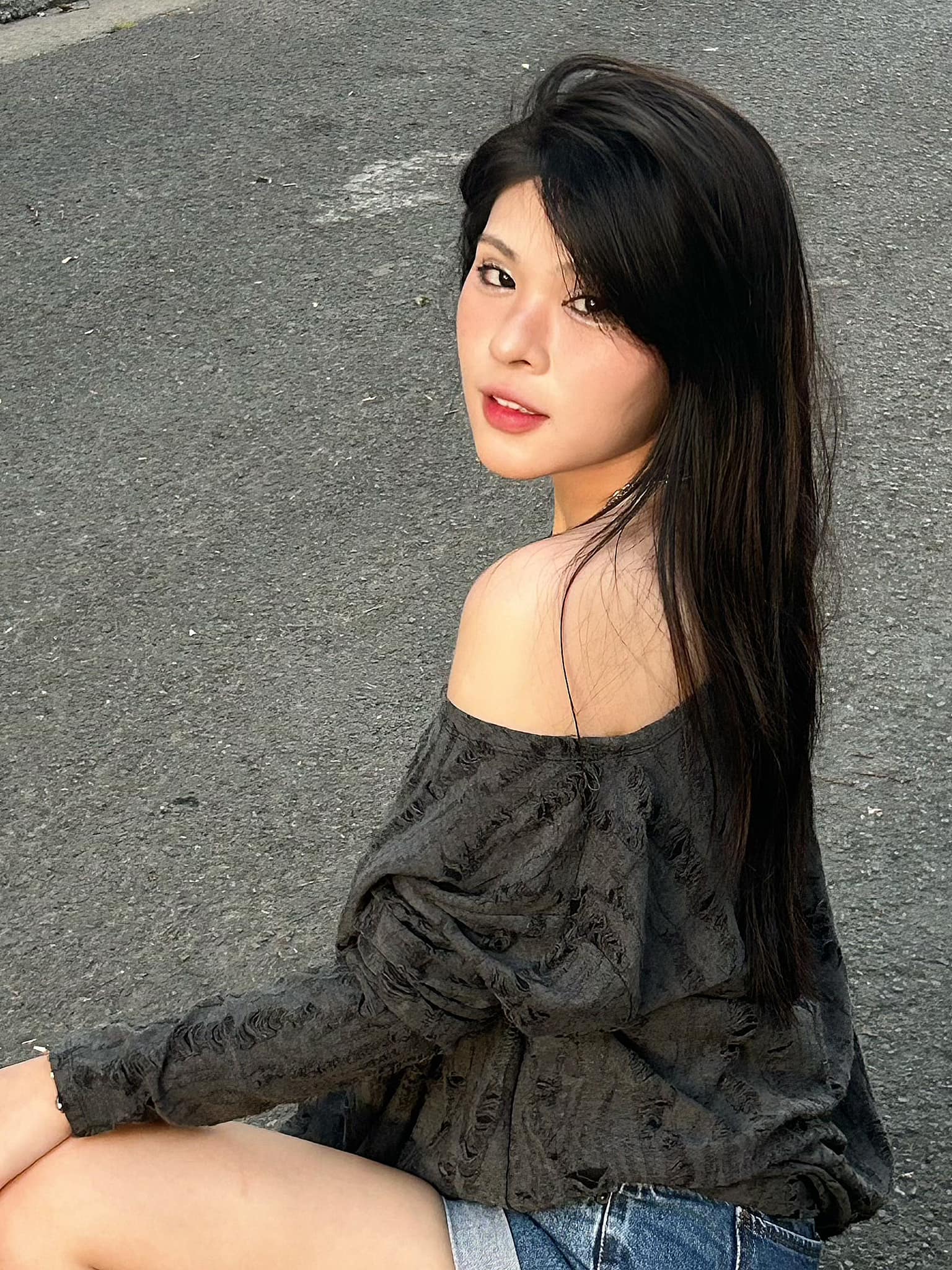 Another sexy female MC joins the bikini race, wearing such revealing outfits for the first time! 8 MC Kim Ngân in a bikini