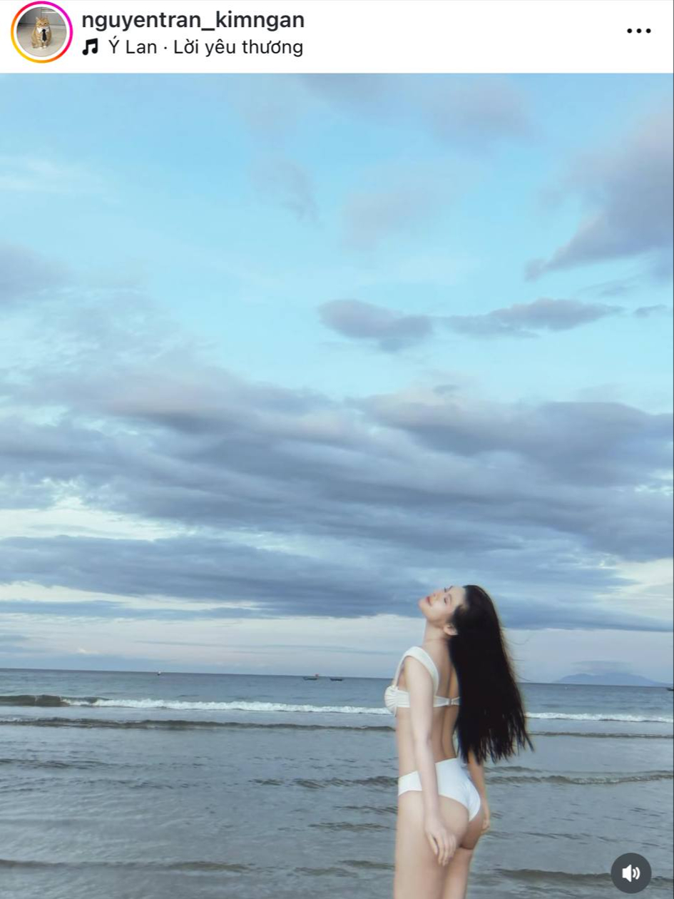 Another sexy female MC joins the bikini race, wearing such revealing outfits for the first time! 4 MC Kim Ngân in a bikini