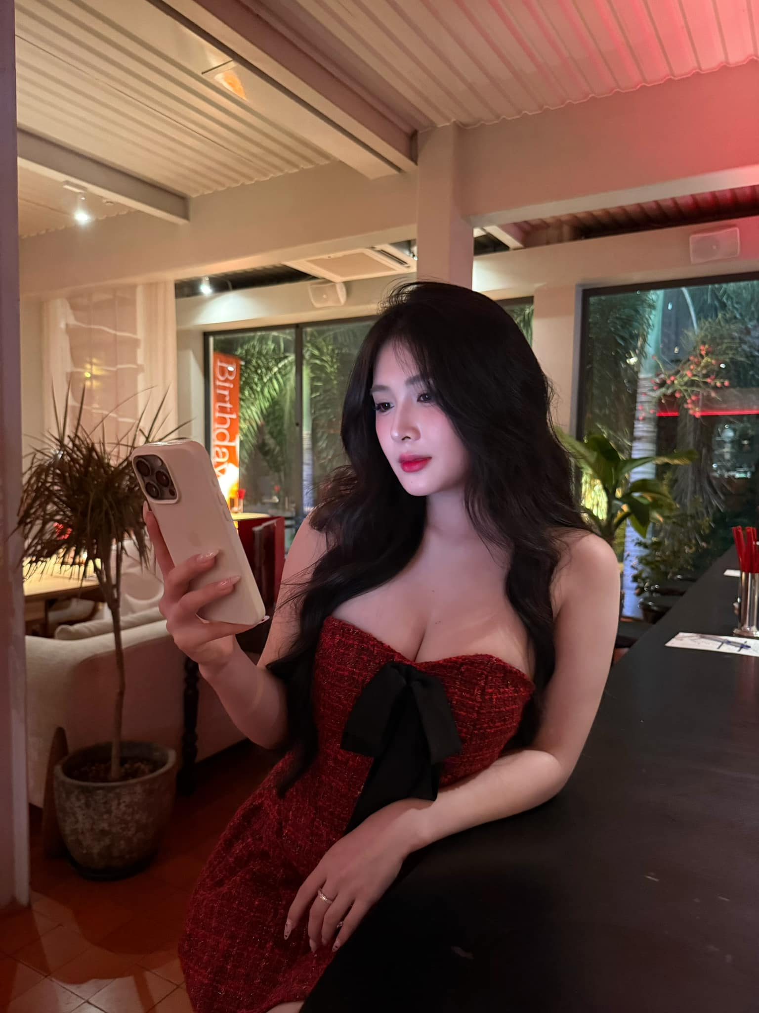 Hé lộ sự thật về tình yêu với bạn trai tuyển thủ nổi tiếng, Quỳnh Alee khiến dân tình xót xa!- Ảnh 1. Hé lộ sự thật về tình yêu với bạn trai tuyển thủ nổi tiếng, Quỳnh Alee khiến dân tình xót xa!- Ảnh 1.