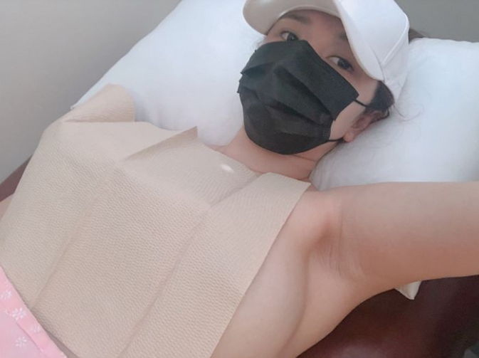 Bị nghi ngờ dao kéo, nữ streamer thẳng thừng tới bệnh viện, livestream công khai chứng minh- Ảnh 3. Bị nghi ngờ dao kéo, nữ streamer thẳng thừng tới bệnh viện, livestream công khai chứng minh- Ảnh 3.
