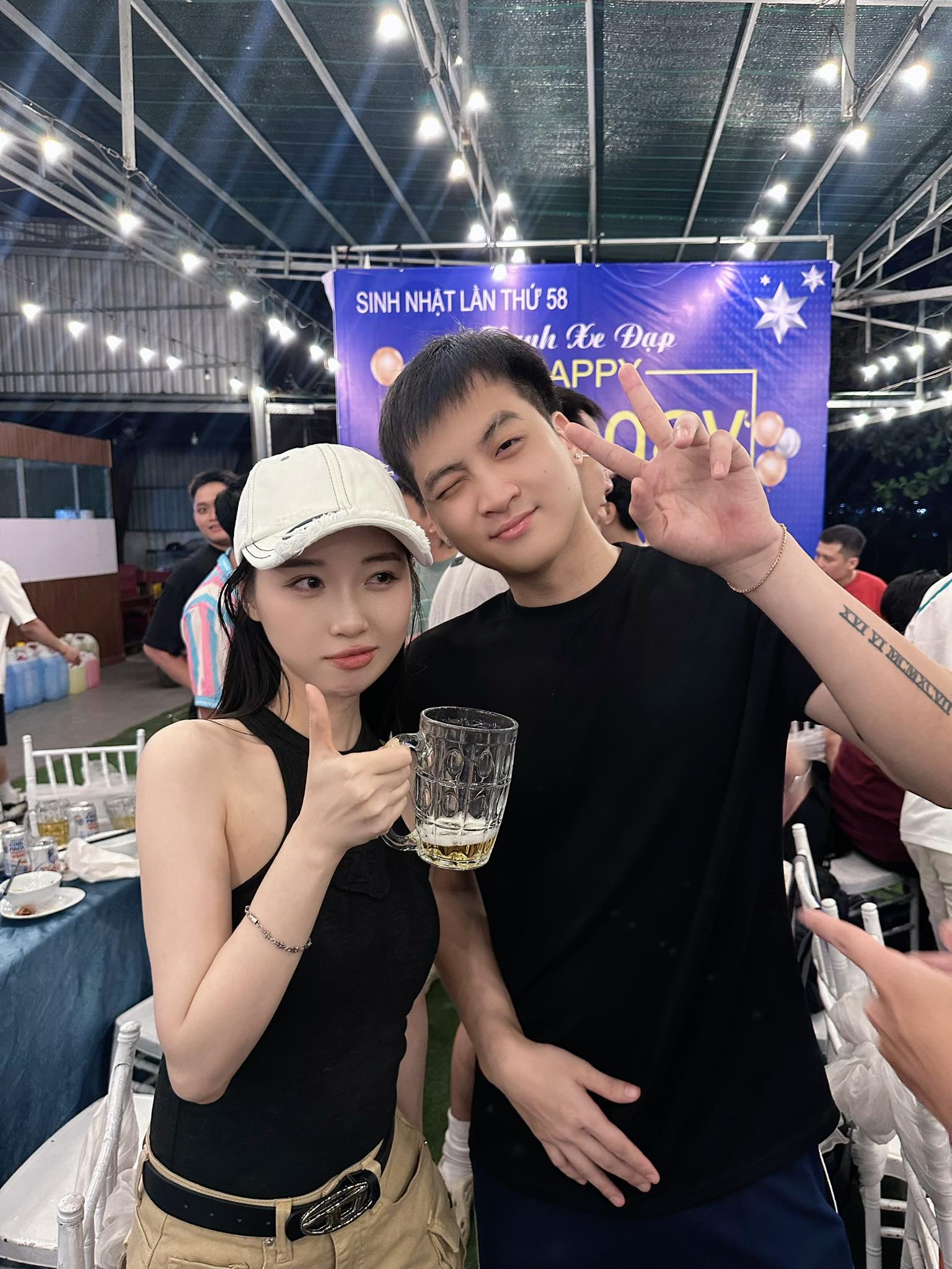 Nữ streamer xinh đẹp đăng ảnh với thành viên Team Refund, CĐM đào lại quá khứ bên cạnh streamer S- Ảnh 1. Nữ streamer xinh đẹp đăng ảnh với thành viên Team Refund, CĐM đào lại quá khứ bên cạnh streamer S- Ảnh 1.