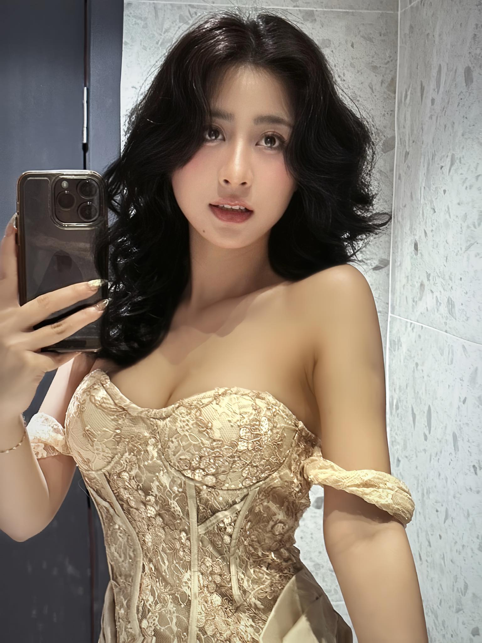 Nữ TikToker biến hình phong cách Nữ TikToker biến hình phong cách