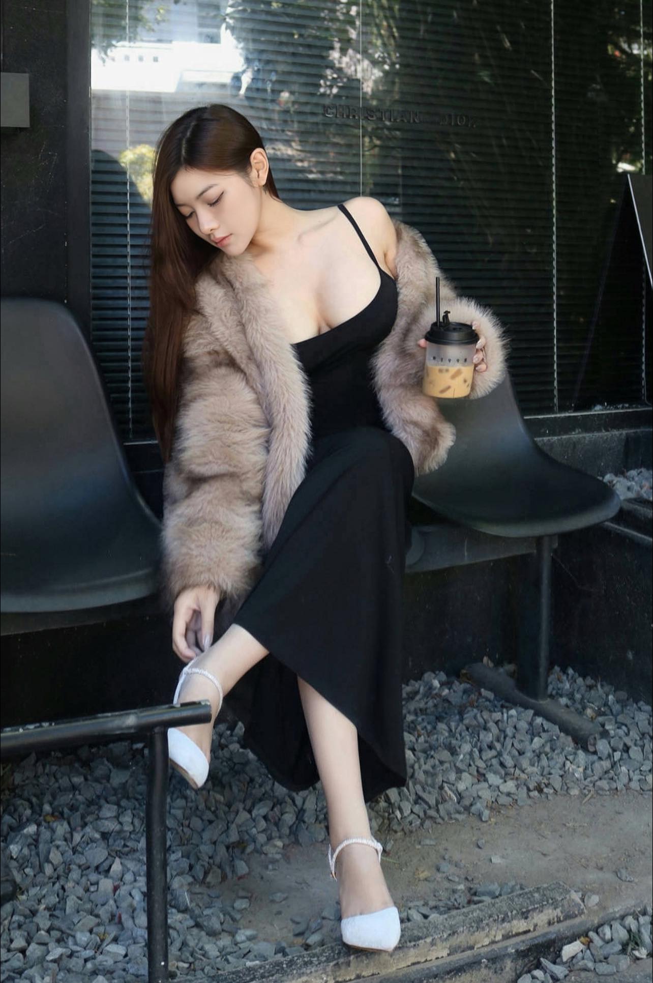 Hot girl lên tiếng vì bị bình luận khiếm nhã- Ảnh 1. Hot girl lên tiếng vì bị bình luận khiếm nhã- Ảnh 1.