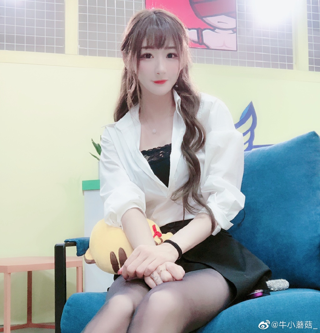 Nữ streamer xinh đẹp bị cấm kênh vì các hành động nhạy cảm – chiêu trò cố tình hay sự cố ngoài ý muốn?- Ảnh 5.