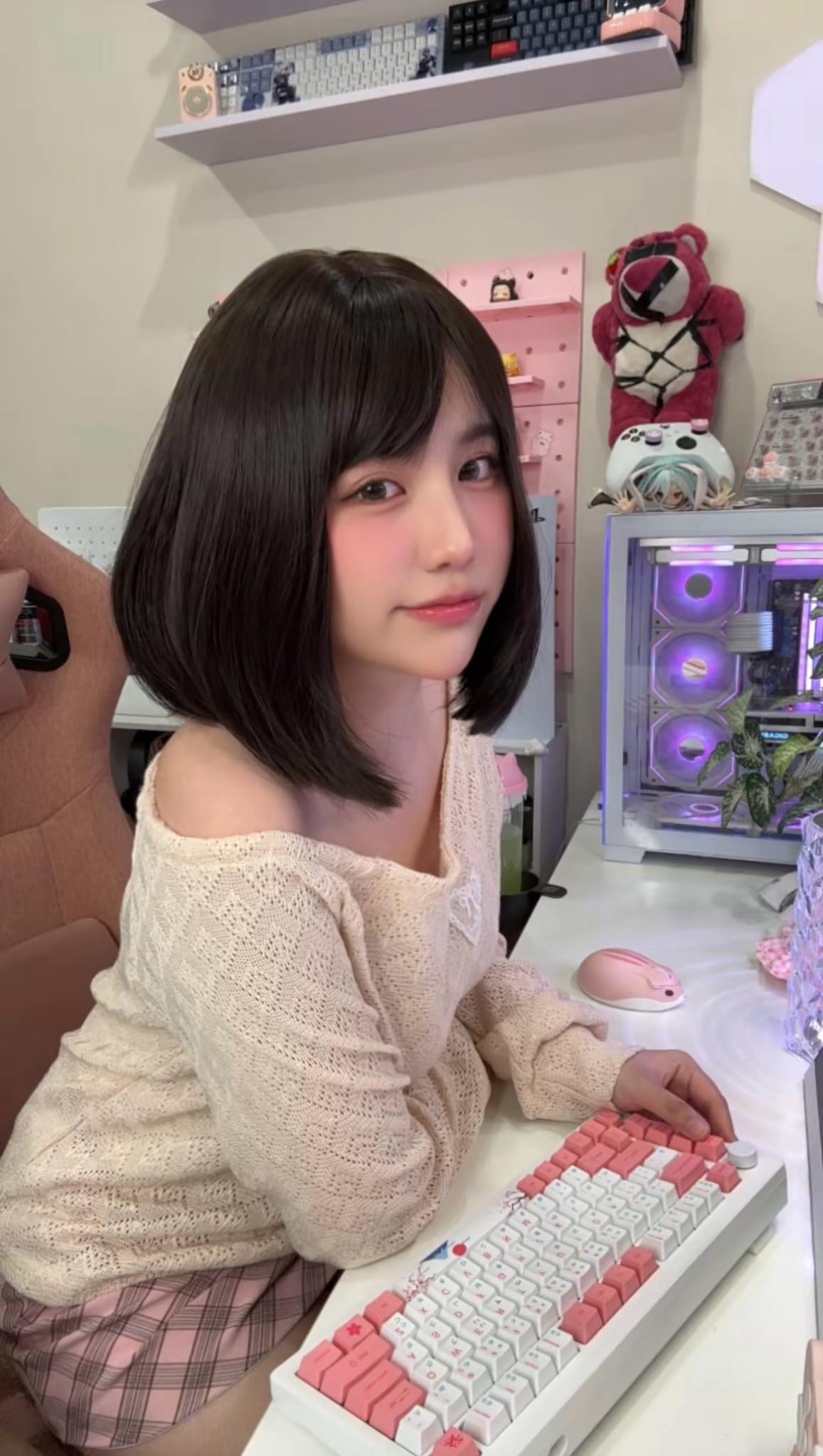 Chỉ làm content khoe góc gaming, nữ streamer vẫn gặt tương tác cực Chỉ làm content khoe góc gaming, nữ streamer vẫn gặt tương tác cực