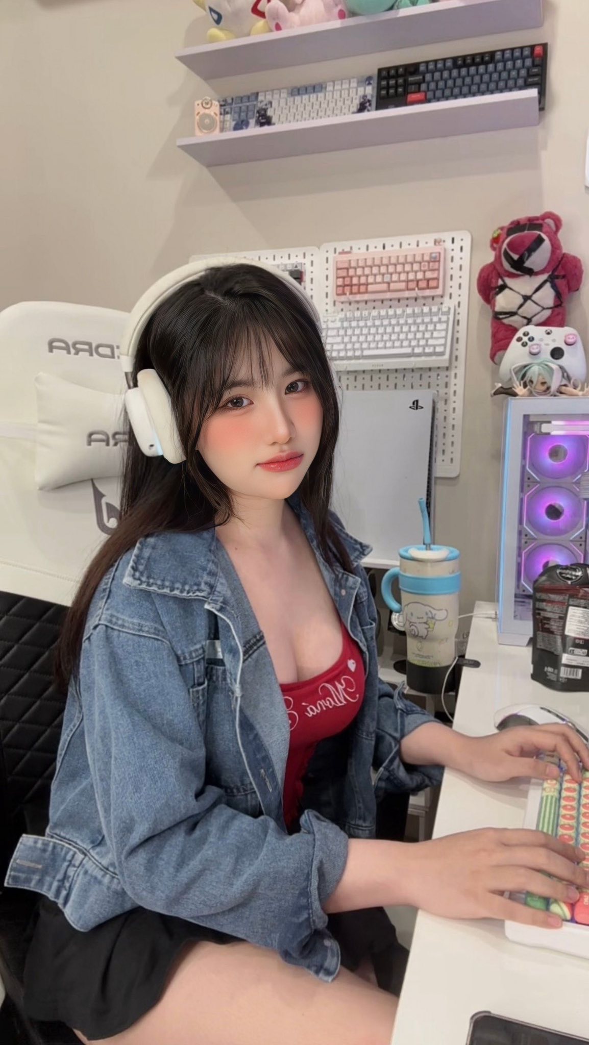Chỉ làm content khoe góc gaming, nữ streamer vẫn gặt tương tác cực Chỉ làm content khoe góc gaming, nữ streamer vẫn gặt tương tác cực