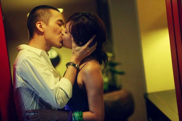5 phim 18+ Trung Quốc cấm tuyệt đối trẻ em: Hạng 1 gây sốc vì quay cảnh nóng tới 100 giờ- Ảnh 8. 5 phim 18+ Trung Quốc cấm tuyệt đối trẻ em: Hạng 1 gây sốc vì quay cảnh nóng tới 100 giờ- Ảnh 8.
