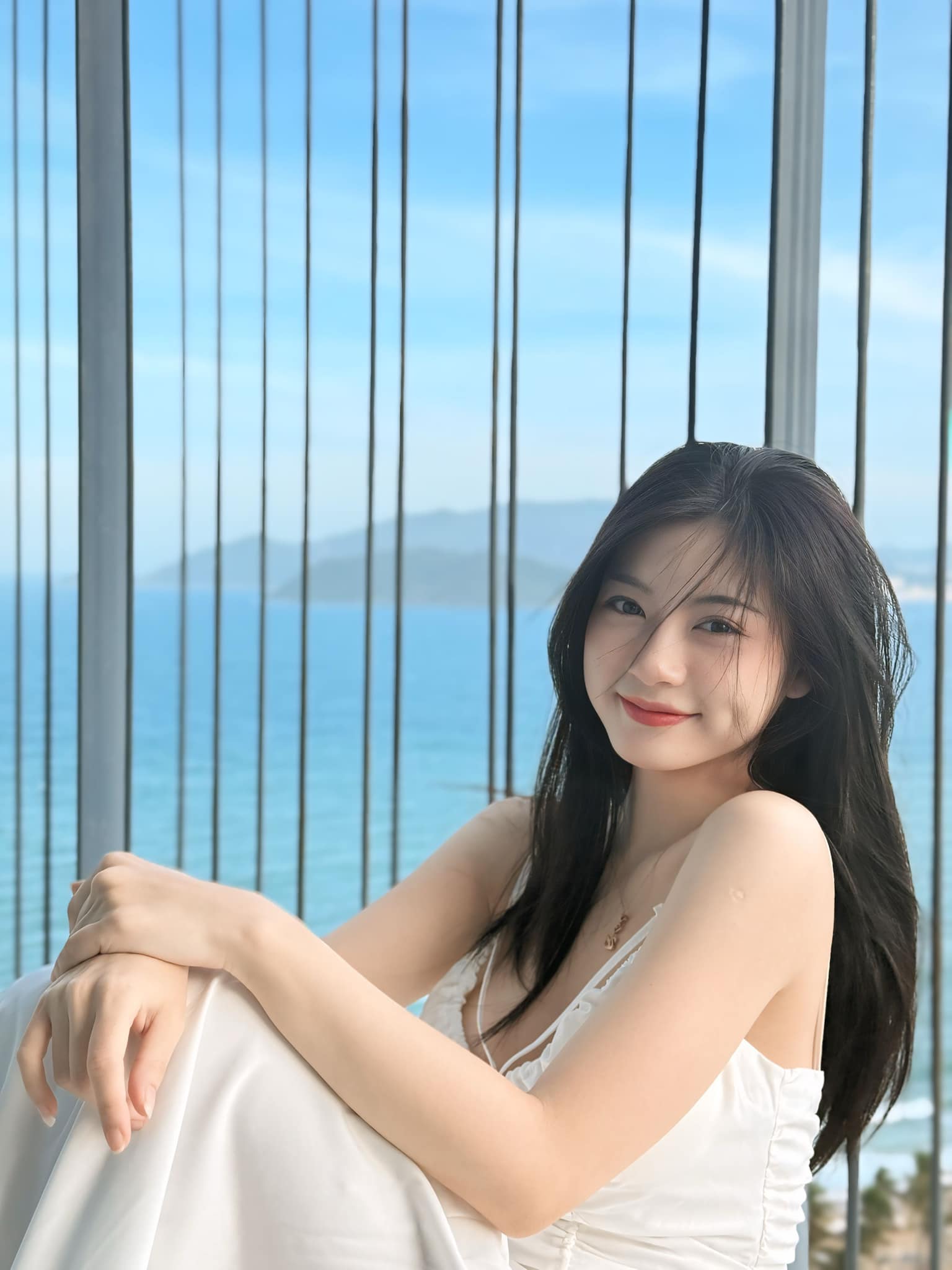 Hot girl má lúm 