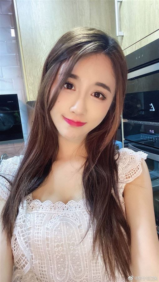 Gây chú ý khi công khai sở hữu hơn 1.000Gb video, nữ streamer bất ngờ lộ dung nhan thật, gây tranh cãi- Ảnh 5. Gây chú ý khi công khai sở hữu hơn 1.000Gb video, nữ streamer bất ngờ lộ dung nhan thật, gây tranh cãi- Ảnh 5.