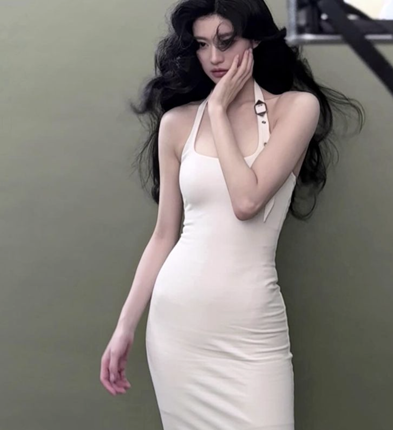 Mỹ nữ đẹp đến nỗi AI cũng phải chào thua trong phim Hàn đỉnh nhất hiện tại: Body này có thật trên đời hay sao?- Ảnh 3.