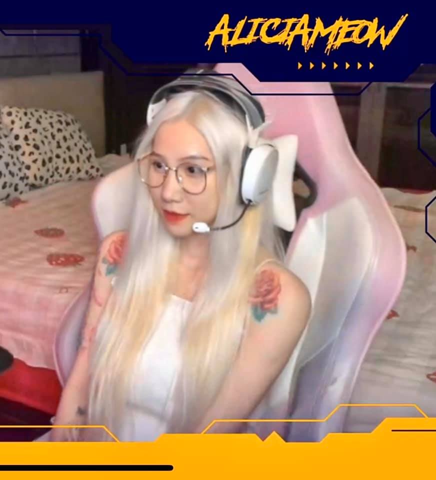 Nữ streamer cá tính, từng bị khán giả quay lưng bởi lùm xùm đời tư, bất ngờ đăng đàn tâm thư Nữ streamer cá tính, từng bị khán giả quay lưng bởi lùm xùm đời tư, bất ngờ đăng đàn tâm thư
