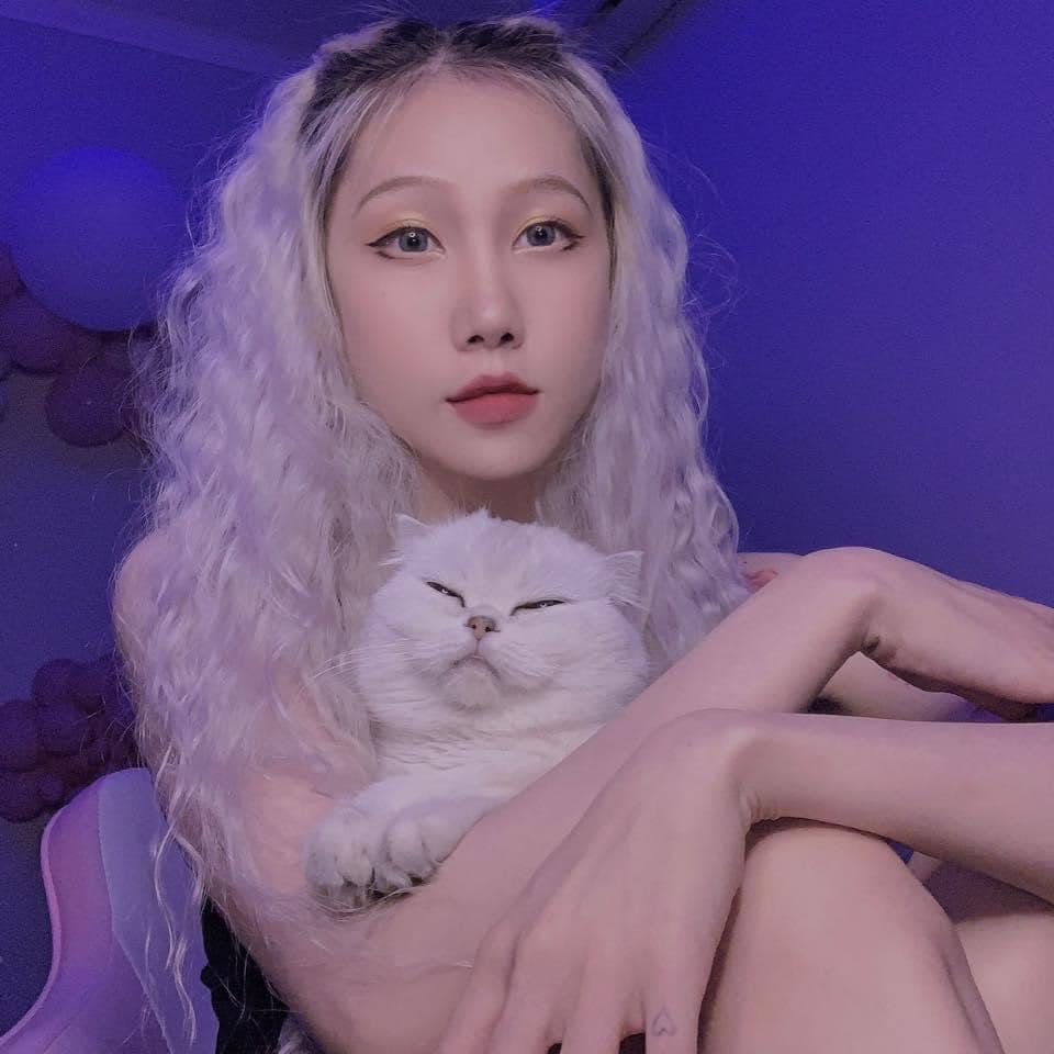 Nữ streamer cá tính, từng bị khán giả quay lưng bởi lùm xùm đời tư, bất ngờ đăng đàn tâm thư Nữ streamer cá tính, từng bị khán giả quay lưng bởi lùm xùm đời tư, bất ngờ đăng đàn tâm thư