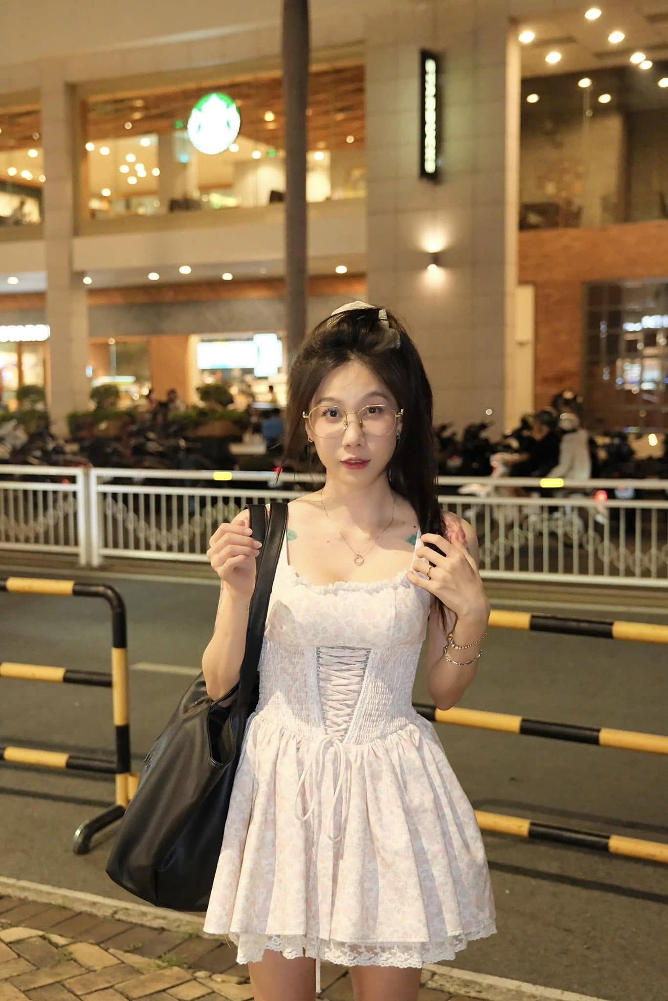 Nữ streamer cá tính, từng bị khán giả quay lưng bởi lùm xùm đời tư, bất ngờ đăng đàn tâm thư Nữ streamer cá tính, từng bị khán giả quay lưng bởi lùm xùm đời tư, bất ngờ đăng đàn tâm thư