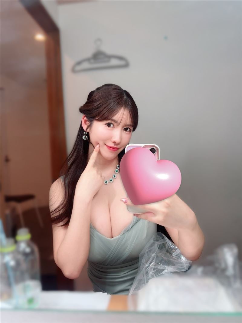 Xuất hiện tân binh hot girl gây sốt chuẩn bị ra mắt, sở hữu một 