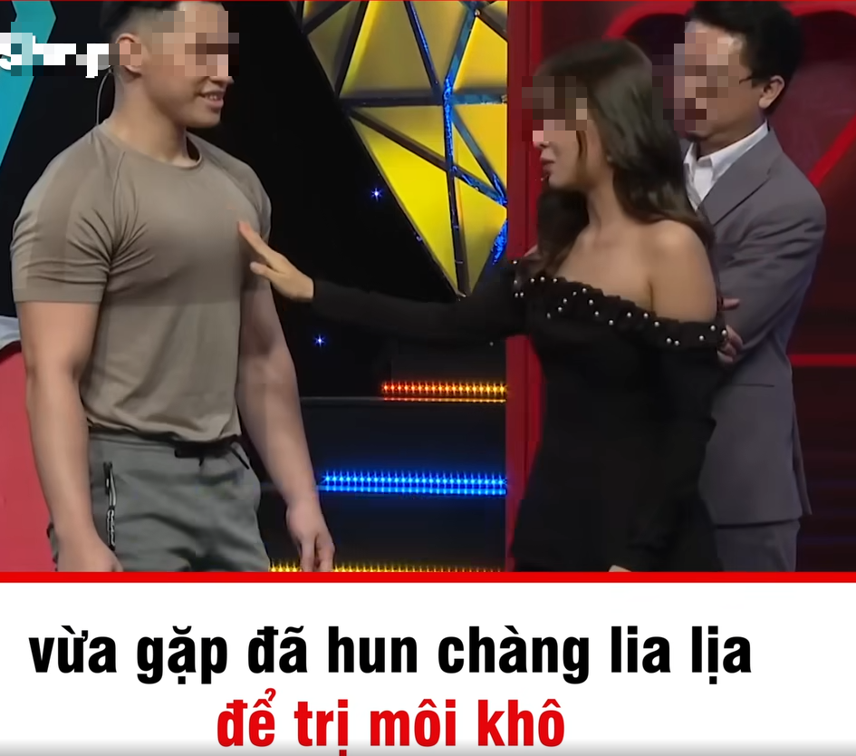 Lần đầu gặp đàng trai, cô gái đòi có hành động cực bạo ngay trên sóng truyền hình- Ảnh 1. Lần đầu gặp đàng trai, cô gái đòi có hành động cực bạo ngay trên sóng truyền hình- Ảnh 1.