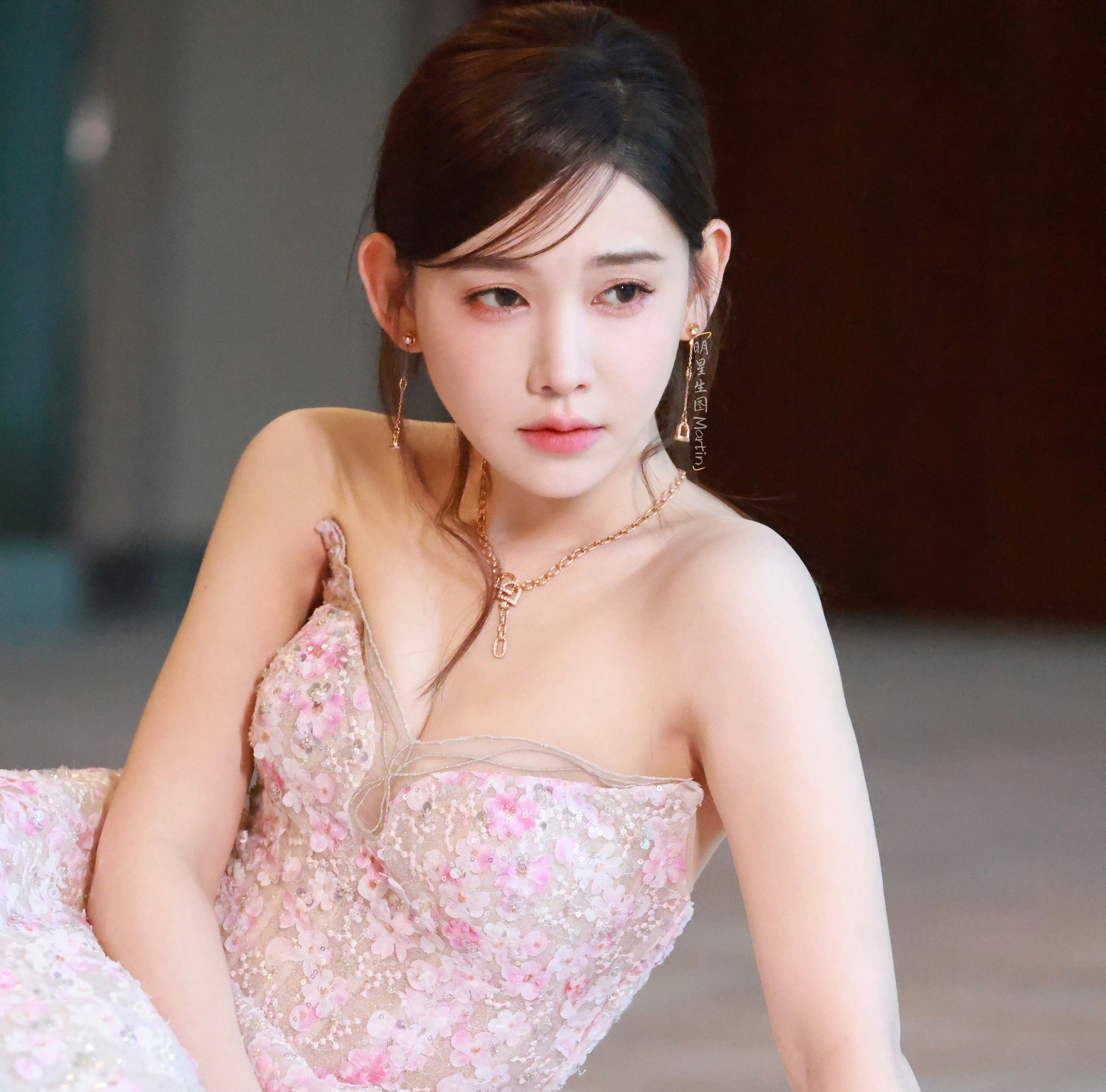 Li Mo Chen continues to star in long-duration dramas but has not been successful. Which movie is at the top of the box office, for 3 years no face has been as hot as Li Mo Chen.